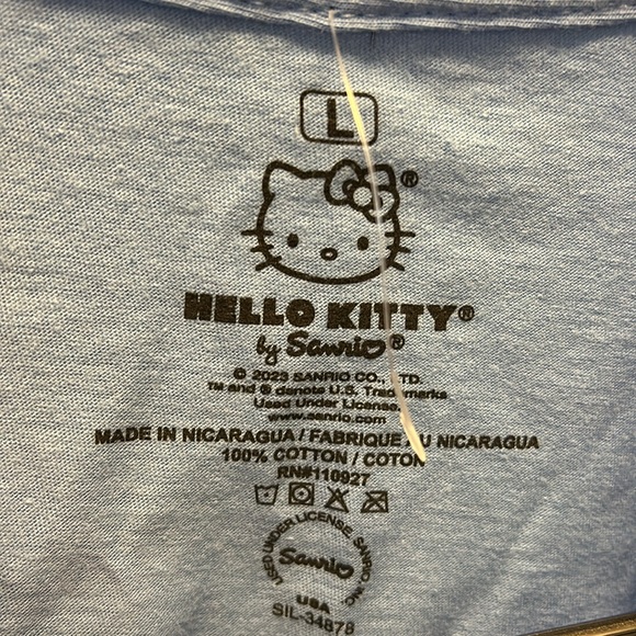 🩷2 for $20🩷 Hello Kitty Tshirt - Picture 4 of 4